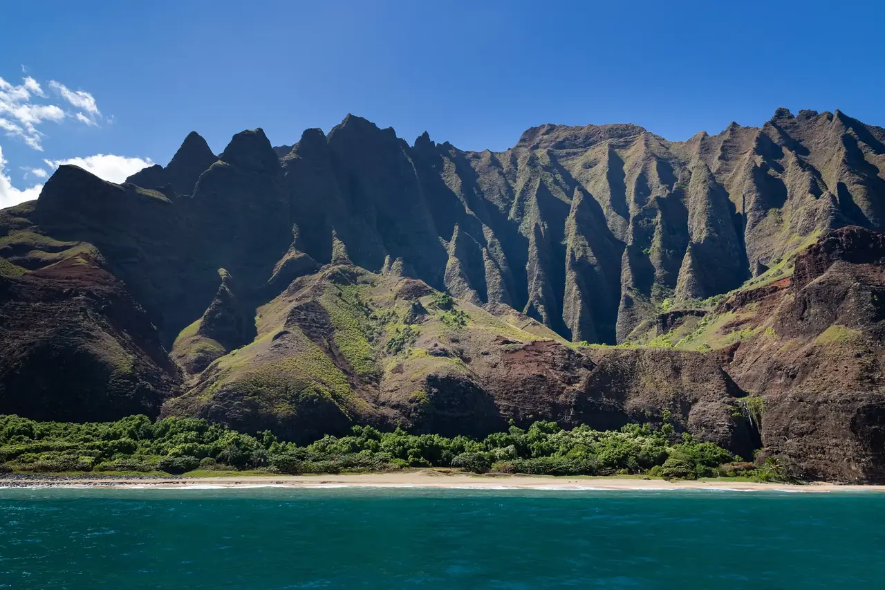 Nā Pali cliffs on Kauaʻi